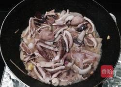酱爆鱿鱼的做法图解3