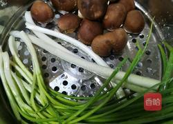 双色香菇鲜肉包的做法图解6