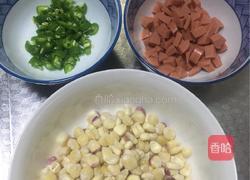 青椒火腿肠玉米的做法图解1