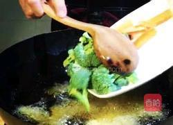 土豆条烧西兰花的做法图解6