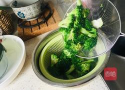 西蘭花炒蝦仁的做法图解6