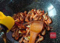 炒毛脚河虾的做法图解5
