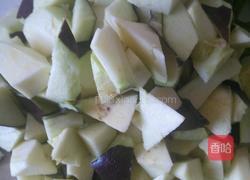 茄子炒青椒的做法图解1