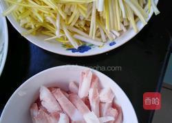 蒜黄炒肉的做法图解1