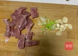蒜薹炒肉的做法图解2