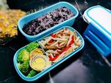 莲菜炒肉丝双色米便当
