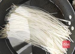 酸菜牛肉米粉的做法图解1