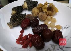 羊肚菌排骨干贝汤的做法图解2