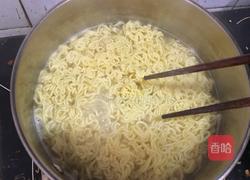 火腿鸡蛋炒方便面的做法图解5