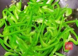 甘蓝炒辣椒的做法图解5
