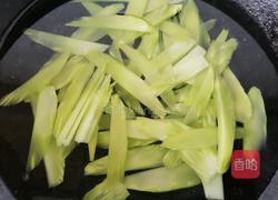 莴笋炒虾仁的做法图解3