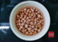 凉拌芹菜花生的做法图解1