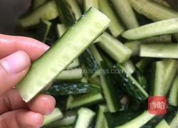 爽口开胃的酸辣黄瓜条的做法图解1