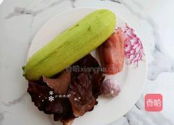 西葫芦炒木耳的做法图解1