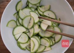 西葫芦炒木耳的做法图解9