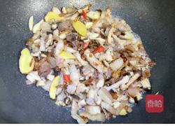 加上这个，卤肉饭香滑软嫩，好吃不腻的做法图解4