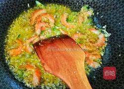 比扬州炒饭还好吃的虾仁西芹蛋炒饭的做法图解4