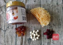 桃胶莲子银耳羹（美容养颜)的做法图解1