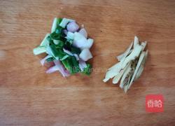 油豆腐炒瘦肉的做法图解2