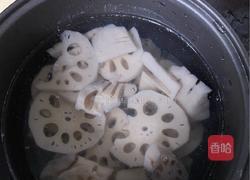 酸辣拌藕片的做法图解2