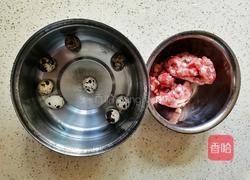 吃不够的外酥里嫩的乾坤肉丸的做法图解1