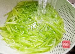 清爽可口的清炒莴笋丝的做法图解4