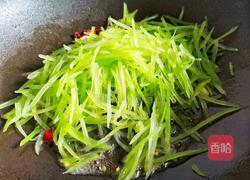 清爽可口的清炒莴笋丝的做法图解6