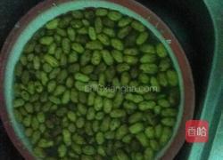 水煮花生的做法图解1