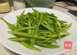 爆炒刀豆丝——超好吃的快手菜的做法图解1