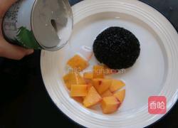 黄桃黑米捞的做法图解4