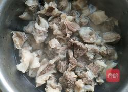 西红柿炖牛腩的做法图解3
