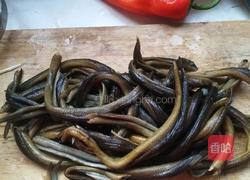 洋葱炒鳝鱼的做法图解1