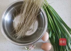 韭菜鸡蛋炒粉丝的做法图解1