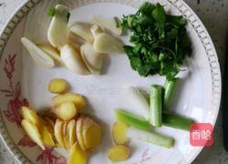 香菇木耳炖鸡的做法图解6