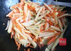 青椒胡萝卜炒土豆丝的做法图解7