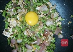 肉沫鸡蛋炒洋葱豆角的做法图解4