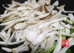 杏鲍菇炒肉的做法图解3