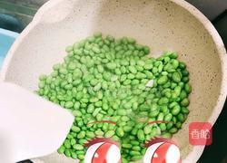 毛豆炒鸡蛋的做法图解1
