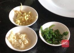 杏鲍菇炒鸡丁的做法图解4