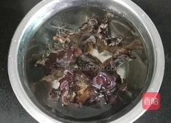 凉拌腐竹木耳的做法图解2