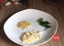 青红椒口蘑炒鸡蛋的做法图解3