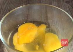 青红椒口蘑炒鸡蛋的做法图解5