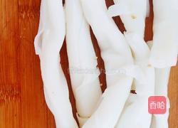 酸菜猪肠粉的做法图解1