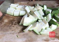 青椒炒丝瓜的做法图解2