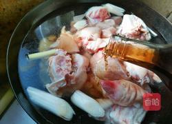 黄豆酱猪蹄焖的做法图解2