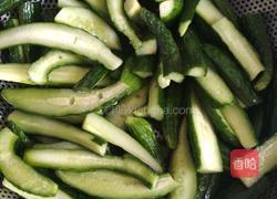 油焖黄瓜的做法图解1