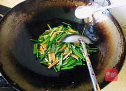 韭菜苔炒豆干的做法图解3
