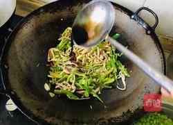 青椒豆皮炒肉丝的做法图解8