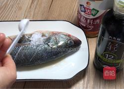 薄荷蒸鲈鱼的做法图解2