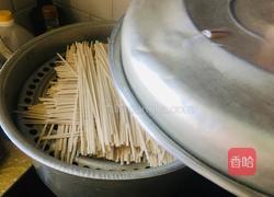 瘦肉梅豆蒸挂面的做法图解2